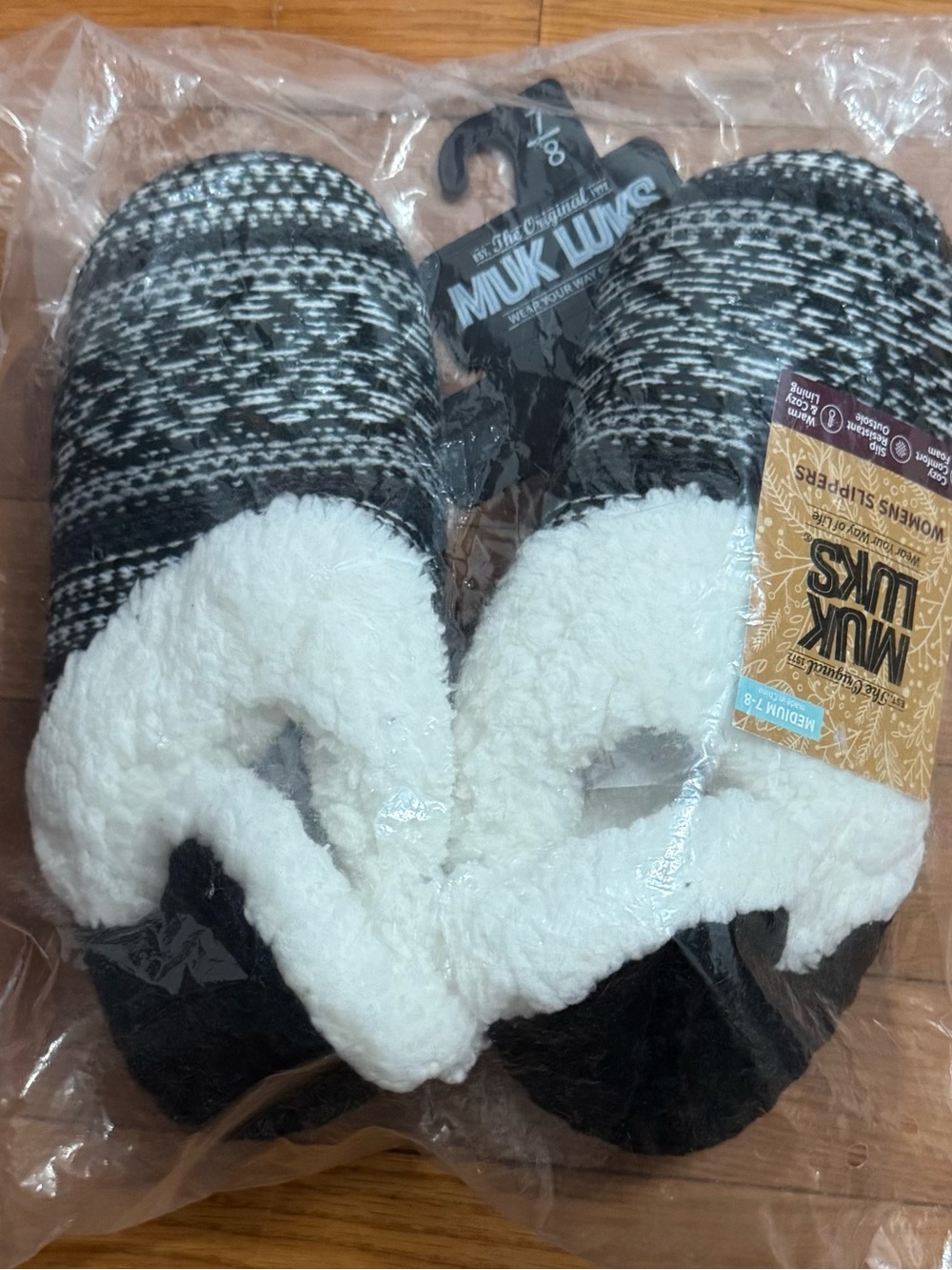 NWT Muk Luks Black & White Knit Fleece-Lined Slippers